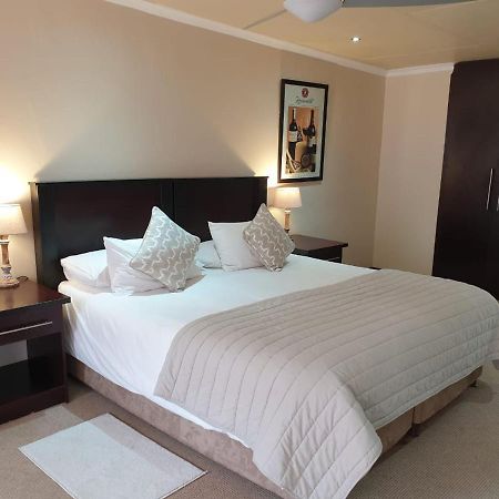 The Lazy Grape Guest Lodge & Spa Бенони Екстериор снимка