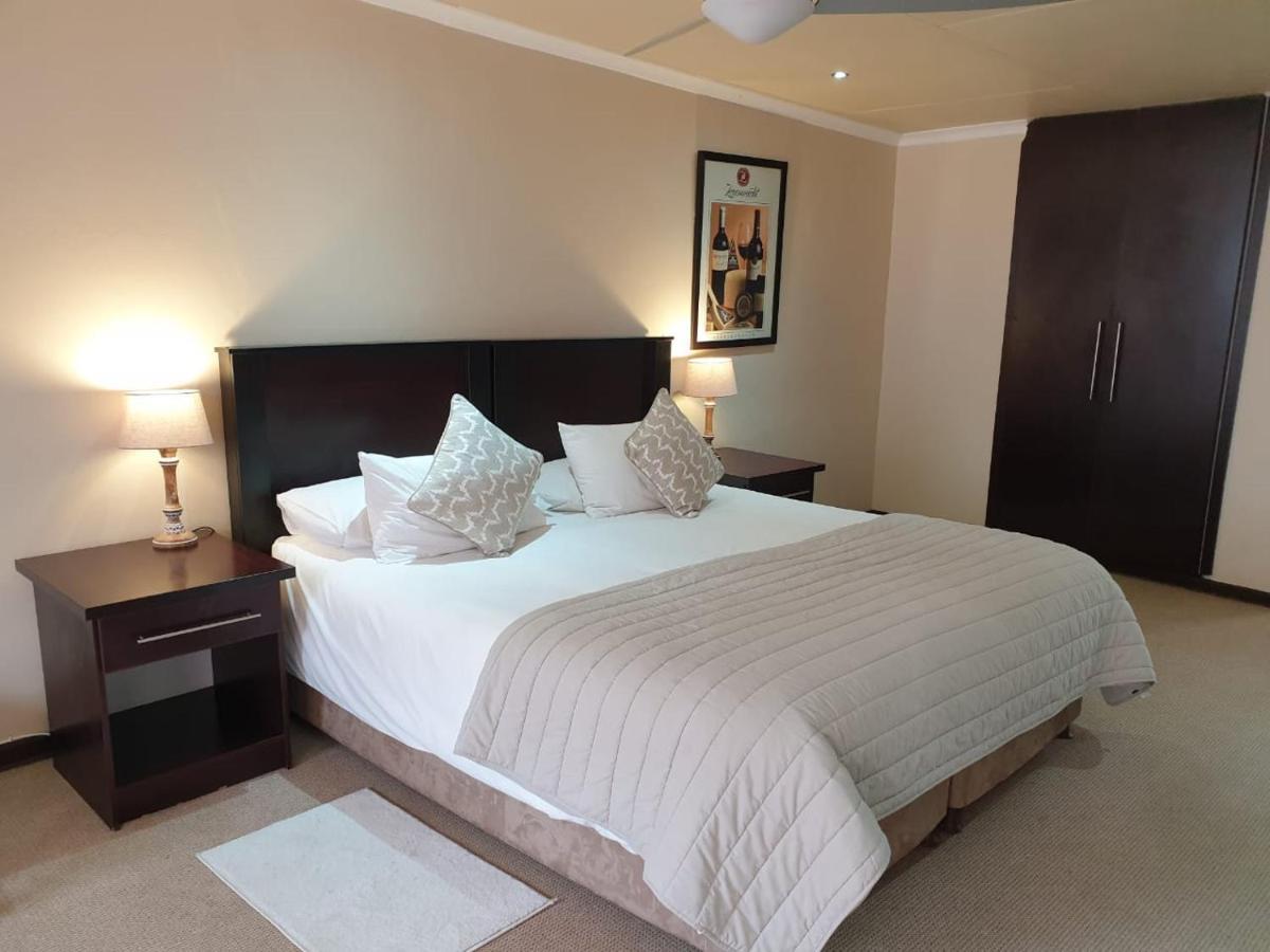The Lazy Grape Guest Lodge & Spa Бенони Екстериор снимка