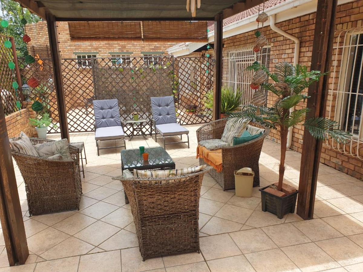 The Lazy Grape Guest Lodge & Spa Бенони Екстериор снимка