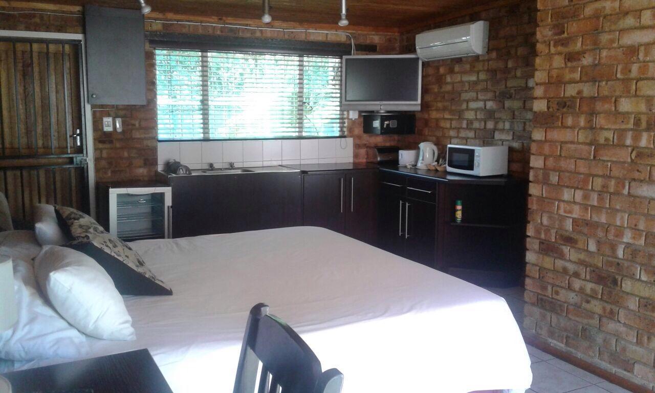 The Lazy Grape Guest Lodge & Spa Бенони Екстериор снимка