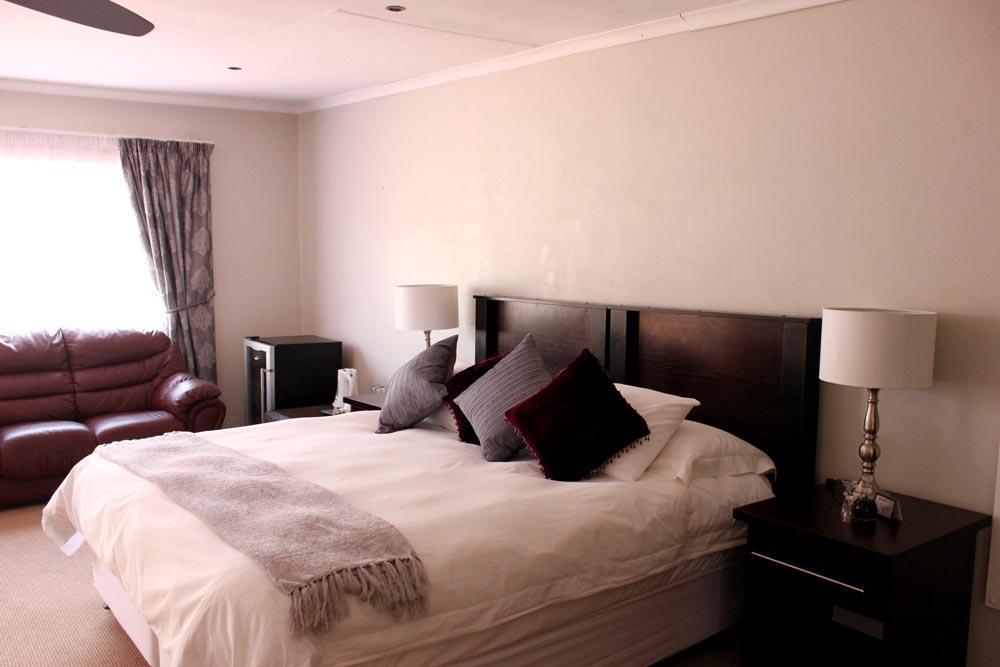The Lazy Grape Guest Lodge & Spa Бенони Екстериор снимка